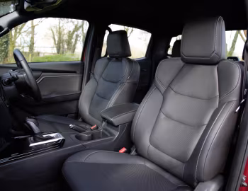 Интерьер Isuzu D-Max V-Cross 4×4 Double Cab [UK-spec] '03.2021–23