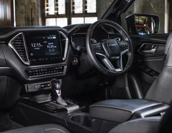 Интерьер Isuzu D-Max V-Cross 4×4 Double Cab [South Africa] '2022–н.в.