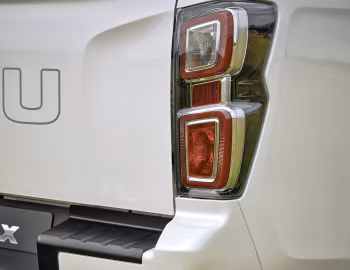 Isuzu D-Max V-Cross 4×4 Double Cab [UK-spec] '03.2021–23