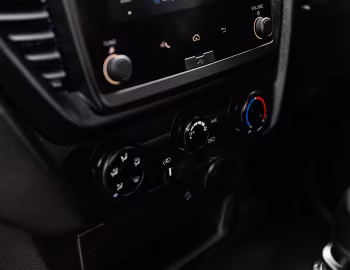 Интерьер Isuzu D-Max V-Cross 4×4 Double Cab [South Africa] '2026