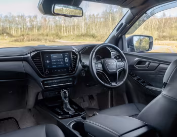 Интерьер Isuzu D-Max V-Cross Double Cab [UK-spec] '2025–н.в.
