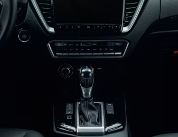 Интерьер Isuzu D-Max V-Cross LSE [EU-spec] '2021–н.в.