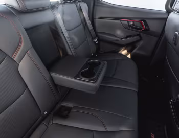 Интерьер Isuzu D-Max "X-Rider Black" [South Africa] '2025