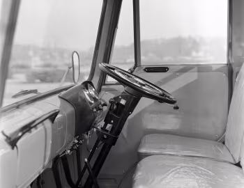 Интерьер Isuzu Elf Flatbed Truck '1965–68