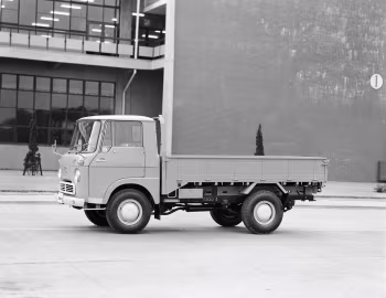 Isuzu Elf Flatbed Truck '1964–65