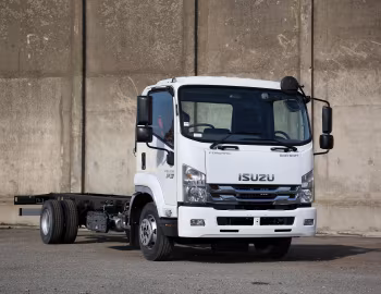 Isuzu Forward F110.210 4×2 Rigid Chassis Cab [UK-spec] '2017–н.в.