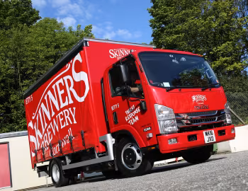 Isuzu Forward N65.150 4×2 Curtainside [UK-spec] '2016–22