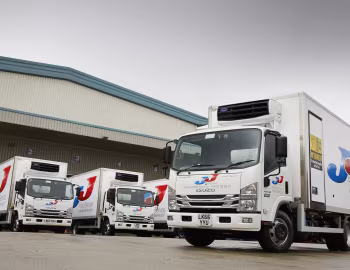 Isuzu Forward N75.190 refrigerated truck [UK-spec] '2016–22