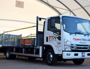 Isuzu Forward N75.190 rigid with a Shawtrack beavertail body [UK-spec] '2021–22