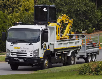 Komatsu PC, Isuzu FRR 107-210 Tipper