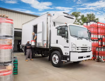 2017–21 Isuzu FTR with Morgan Cold Star refrigerated body [North America] '2016–21