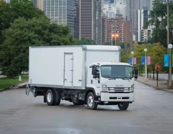 2017–н.в. Isuzu FTR with Supreme dry freight body [North America] '2016–н.в.