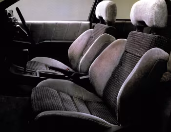 Интерьер Isuzu Piazza '1981–91