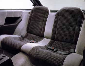 Интерьер Isuzu Piazza '1981–91