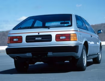 Isuzu Piazza XE '05.1981–84