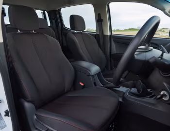 Интерьер Isuzu KB 250 D-TEQ Fleetside 4×2 Double Cab '09.2015–16
