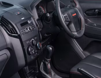Интерьер Isuzu KB250 Double Cab "X-Rider Black" '2018