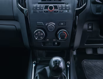Интерьер Isuzu KB250 Double Cab "X-Rider Black" '2018