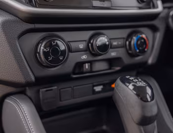 Интерьер Isuzu MU-X LS-M 1.9 [Australia] '2025–н.в.