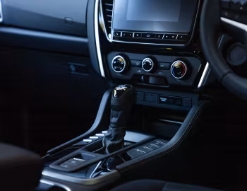Интерьер Isuzu MU-X LS [South Africa] '2021–23
