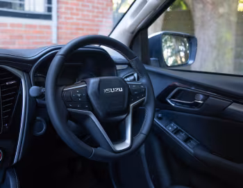 Интерьер Isuzu MU-X LS [South Africa] '2021–23