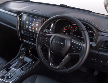 Интерьер Isuzu MU-X Onyx [South Africa] '2023–н.в.