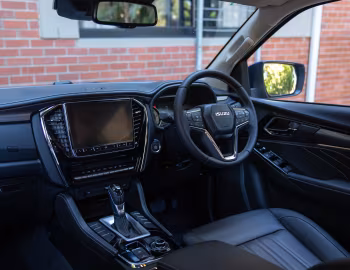 Интерьер Isuzu MU-X Onyx [South Africa] '2021–23