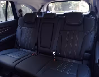 Интерьер Isuzu MU-X Onyx [South Africa] '2021–23