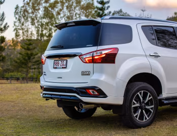 Isuzu MU-X "Onyx Edition" [Australia] '10–12.2020