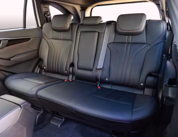 Интерьер Isuzu MU-X Onyx XT [South Africa] '2025–н.в.