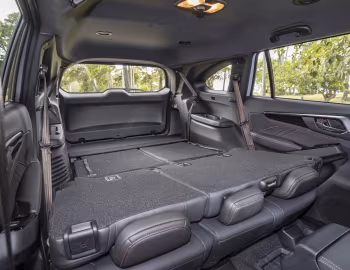 Интерьер Isuzu MU-X X-Terrain [Australia] '2025–н.в.