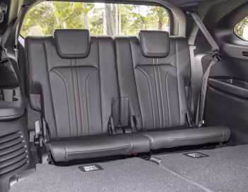 Интерьер Isuzu MU-X X-Terrain [Australia] '2025–н.в.