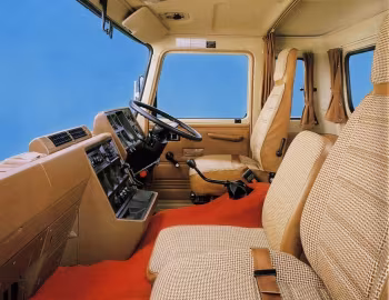 Интерьер Isuzu New Power V10SS '1979–83