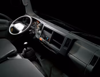 Интерьер Isuzu NLR 85 '2008–16