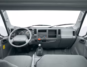 Интерьер Isuzu NLR 85 '2008–16