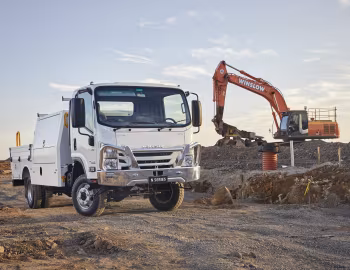 Isuzu NPS 75-155 4×4 Servicepack X, Hitachi ZX350LCH-3