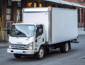 2019–н.в. Isuzu NQR with Supreme dry freight body [North America] '2018–н.в.