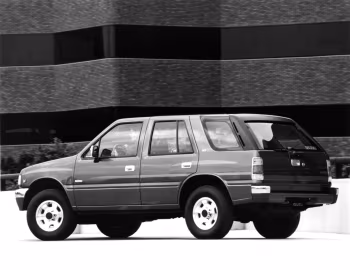 1992 Isuzu Rodeo XS [North America] (UC) '01.1991–92