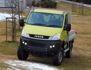 Iveco EcoDaily 4×4 Chassis Cab [UK-spec] '2009–11