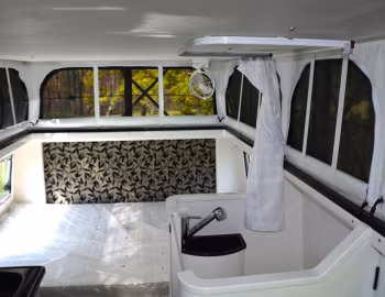 Interior TravelTrucks ScrubMaster Expedition '2014–????