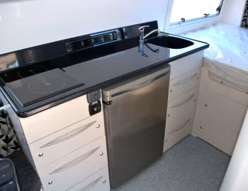 Interior TravelTrucks ScrubMaster Expedition '2014–????