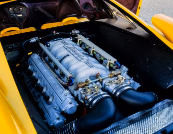 Sob o capô Lamborghini Calà '1995
