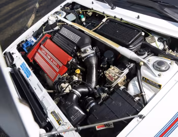 Sous la capuche Lancia Delta HF integrale "5" (831) '1992