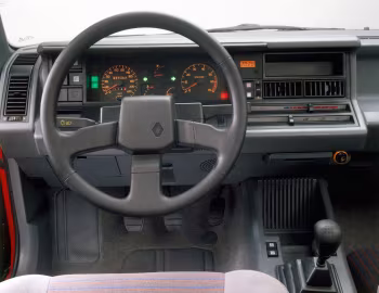 Передня панель Renault 21 GTS [Worldwide] '1986–89