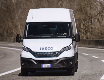 Iveco Daily Blue Power Van '2019–21