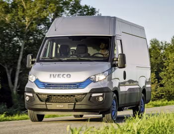 Iveco Daily 35-NP Blue Power Van '2017–19