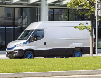 Iveco Daily 35-NP Blue Power Van '2017–19