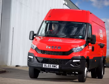 Iveco Daily Hi-Matic [UK-spec] '2015–pr.