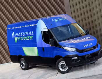 Iveco Daily Natural Power [UK-spec] '2015–pr.