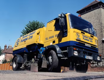 Iveco Cargo 150E18 Johnston road sweeper [UK-spec] '2001–03